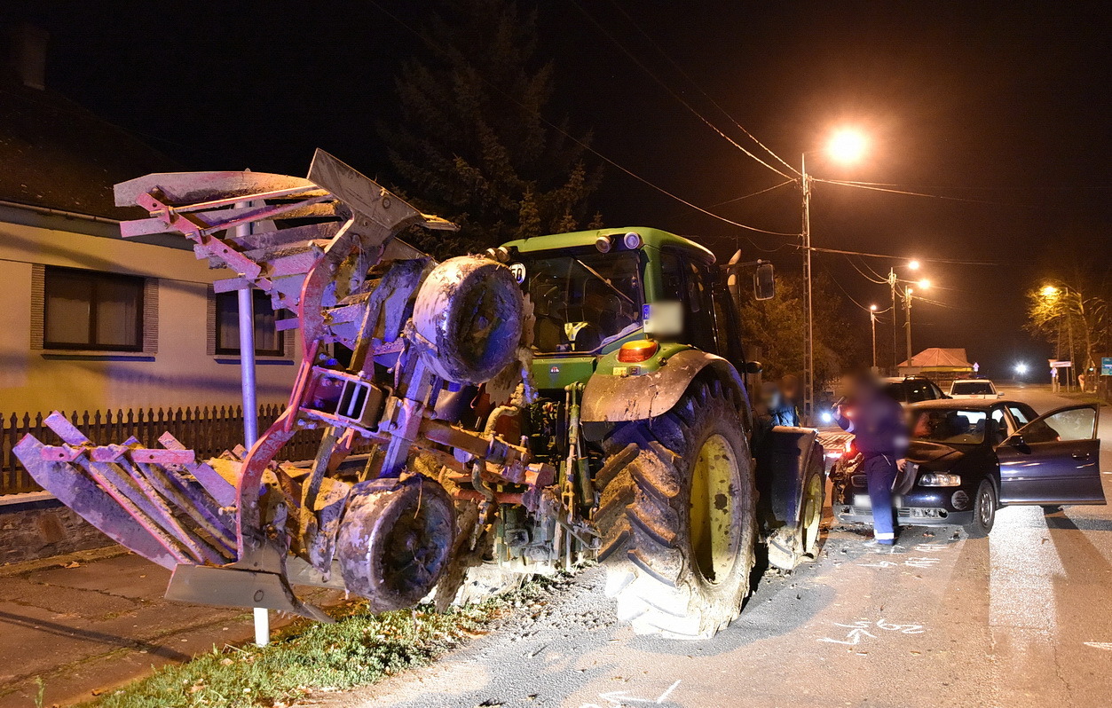 Traktorkeréknek ütközött egy Audi Csákánydorszlóban