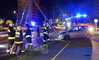 Ittas sofőr Mercedese döntött lámpaoszlopot a Haladás Sportkomplexum előtt - 90 métert sodródott az autó