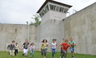 Diáktábor a börtönfalak árnyékában