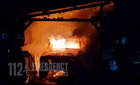 Kiégett egy terepjáró a lángoló garázsban, Kondorfán