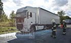 Kigyulladt egy DAF motortere Gércénél - kamionosok segítettek a bajba került sofőrnek