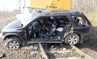 Személyvonat elé hajtott egy Opel Nagysimonyinál – meghalt a sofőr