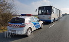 Román kamion tükre akadt össze az ÉNYKK buszának tükrével