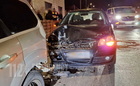 Parkoló Fordot lökött latyakfogó-falnak egy VW Kőszegen