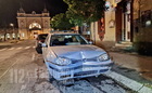 Olajat folyatva lépett olajra egy ittas sofőr Szombathelyen - oszlopnak hajtott egy VW-vel