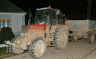 Traktort és munkagépet árult a netes csaló - távollétében ítélték öt év fegyházra
