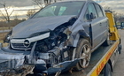 Életveszélyesen megsérült az övet maga mögött bekötő sofőr - betonáteresznek csapódott egy Opel Kenyeri közelében