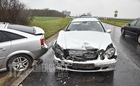 Öt sérült a 84-es úton - Mercedes ütközött Opel hátuljának