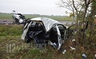 Frissítve: Szétszakadt a VW - Meghalt a fának csapódó autó utasa Vasasszonyfánál 