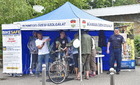 Zuhogó esőben is regisztrálták a kerékpárokat a "Bike Safe" programba