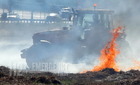 Videó: az autóút mindkét oldalán égett a tarló - munkagépek is küzdöttek a lángokkal