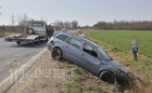 Őz miatt rántott kormányt a sofőr a 8-ason - árokba csapódott egy Opel Csákánydoroszlónál