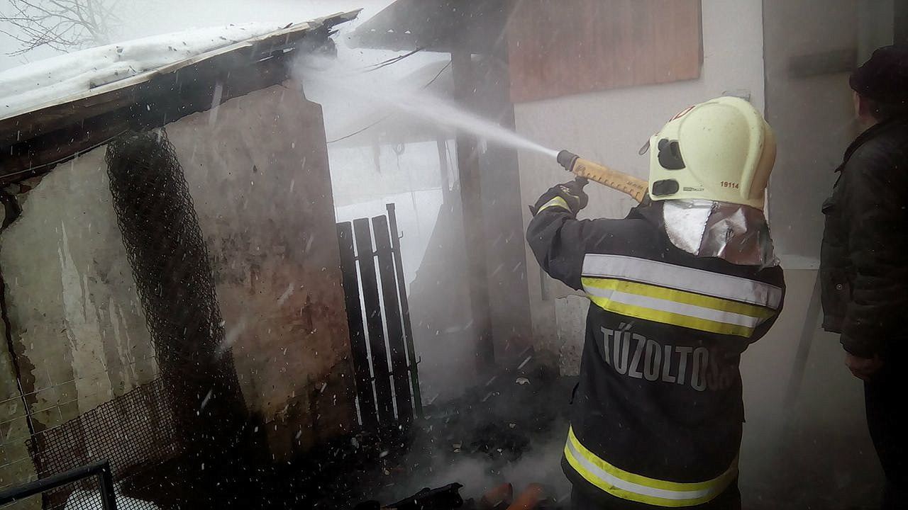 Csörötneki füstölő tűz