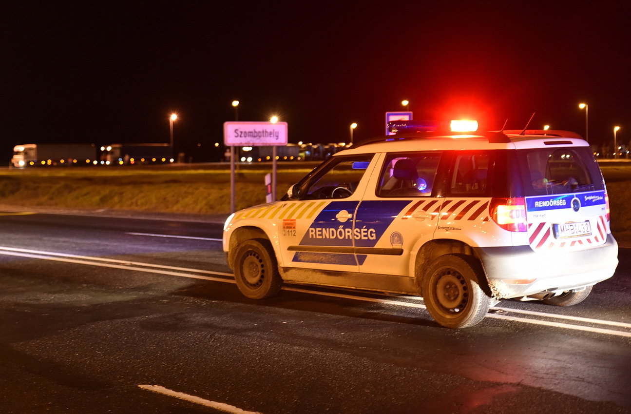 Lezárt határátkelő miatt állították félre a kamionokat a rendőrök Szombathely határában