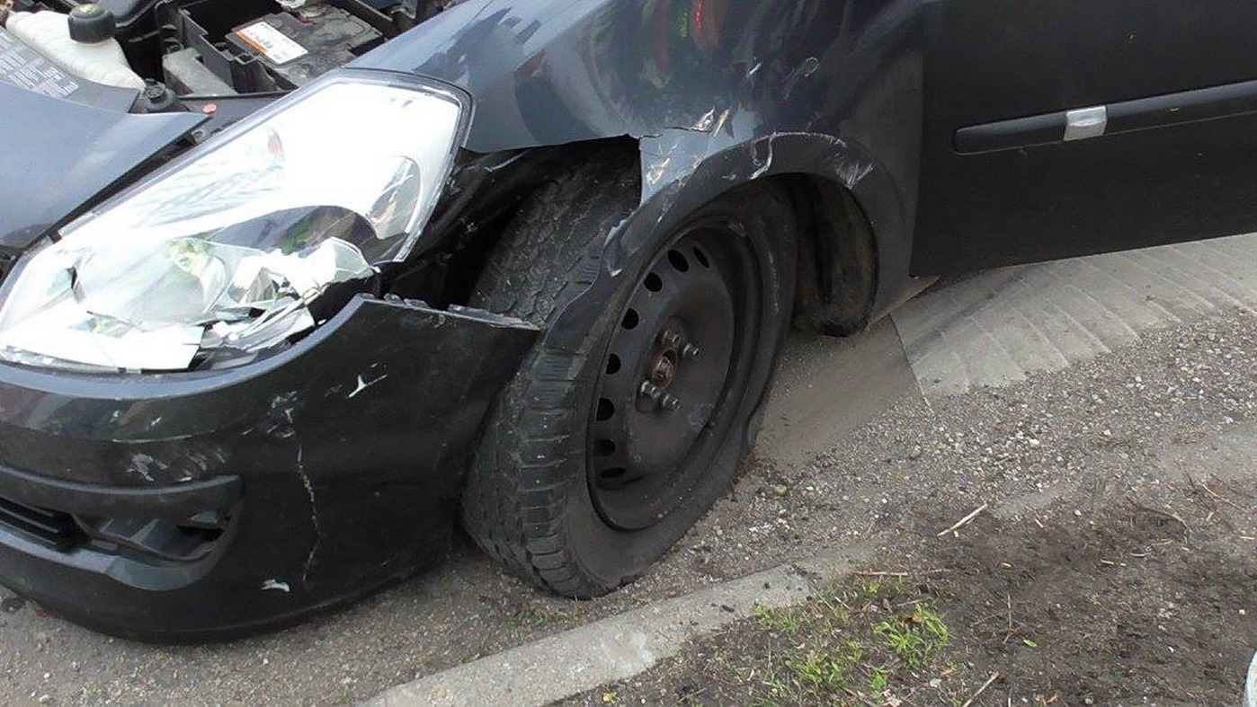 Peugeot és Renault karambolozott Répcelakon, a 86-os főúton