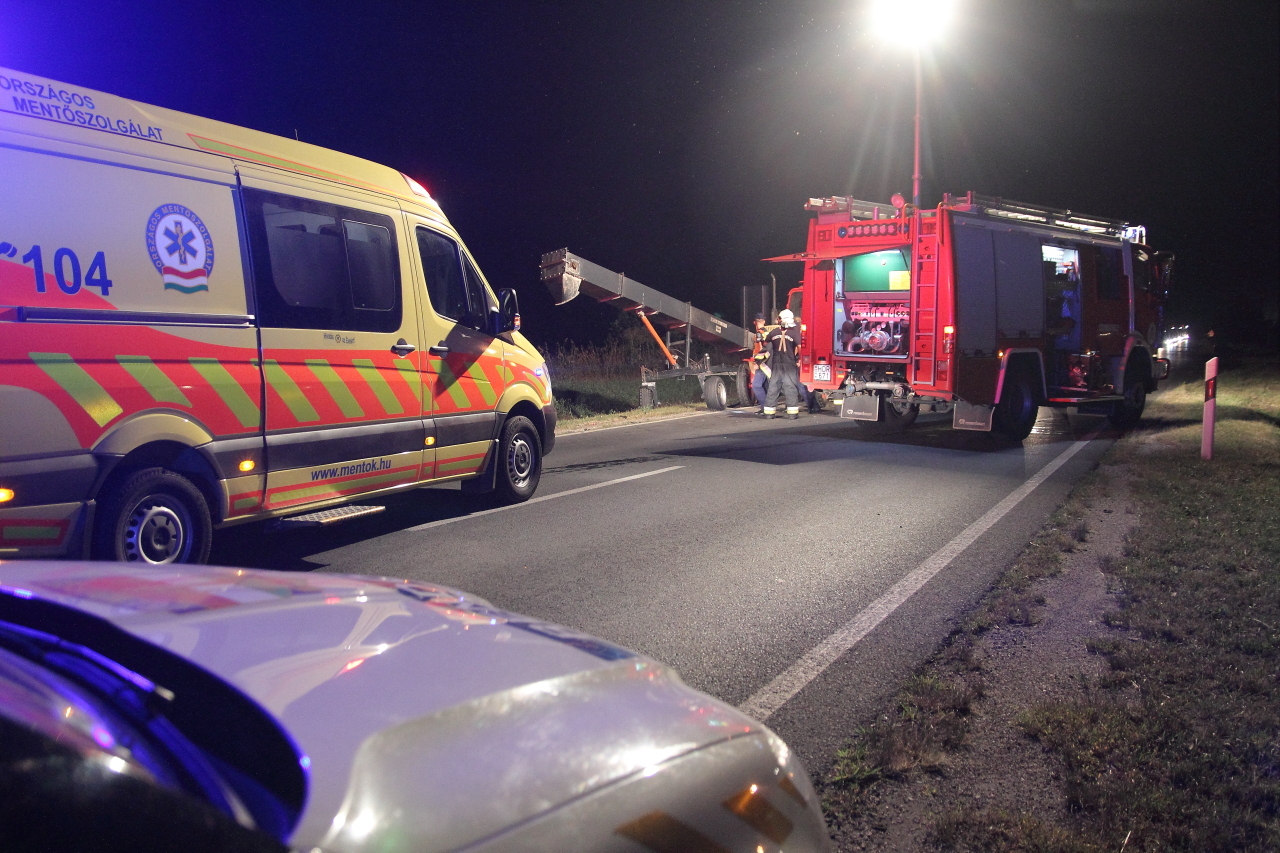 Álló, kivilágított traktorba hajtott a Peugeot Szombathelyen
