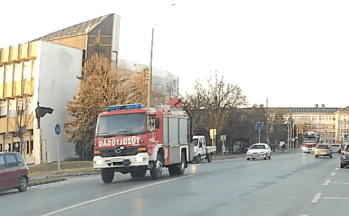 Szombathelyi és sárvári tűzoltók indultak a riasztás után
