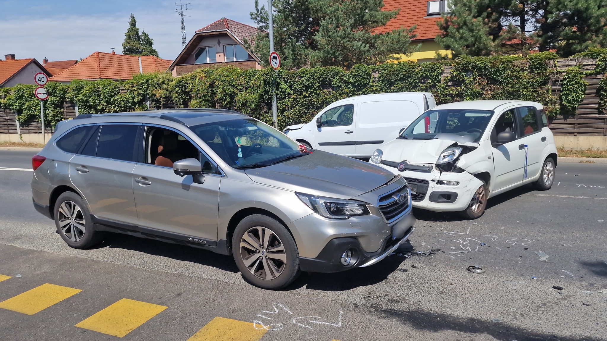Érkező Subaru elé tolt egy Fiatot egy Mercedes Szombathelyen - megsérült a két vétlen sofőr