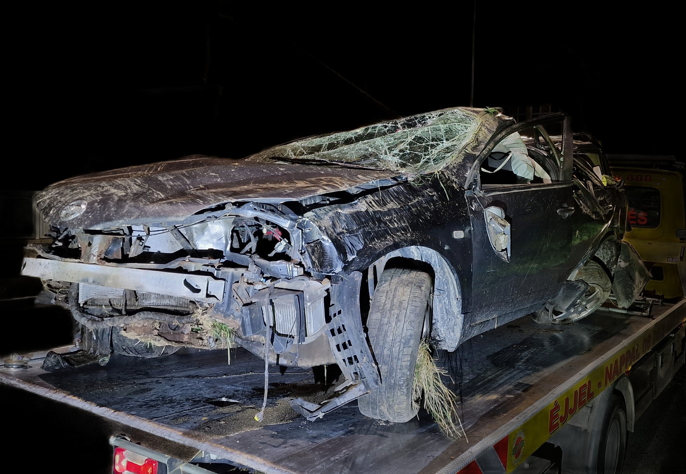 Kidöntött egy fát a Nissan Rábahídvég és Sorokpolány között