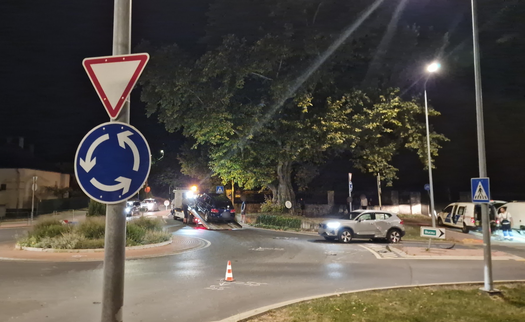 Ittasságot jelzett a szonda - Volvo hajtott VW elé egy körforgalomban, Szombathelyen