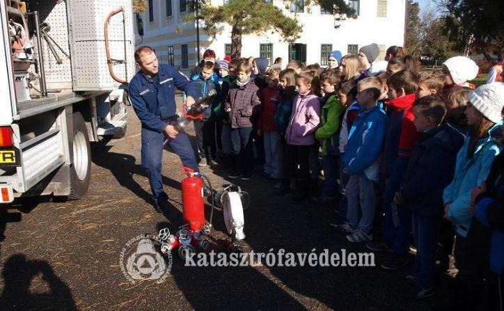 Ötödször is tűzvédelmi tájékoztatás óvodásoknak, kisiskolásoknak