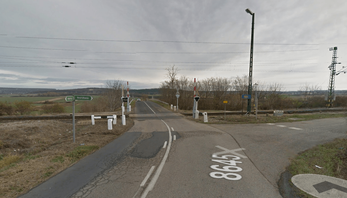 A harkai vasúti átkelő 8645-ös út - Forrás: googlemaps