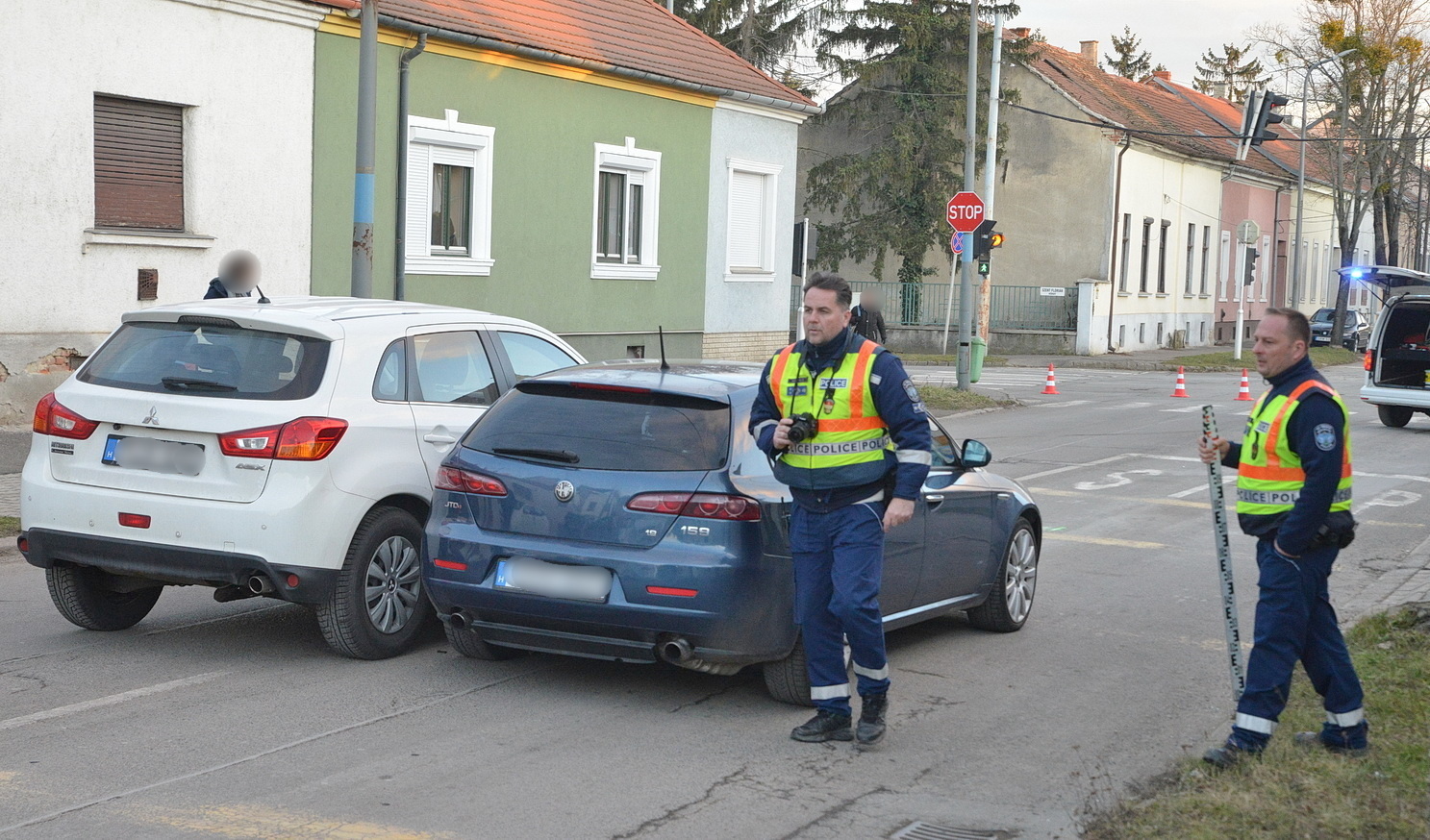 Rosszul lett a sofőr - Mitsubishi ütközött Fordnak és Alfa Romeónak Szombathelyen
