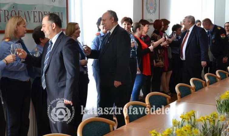 Nőnap alkalmából köszöntötték a katasztrófavédelem hölgyeit