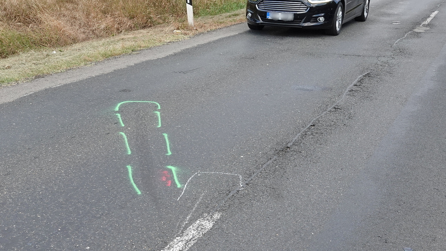 Mazda elé sodorta édesapja Honda motorját a Yamaha motorral eleső fiú a 84-es főúton, Rábapaty közelében