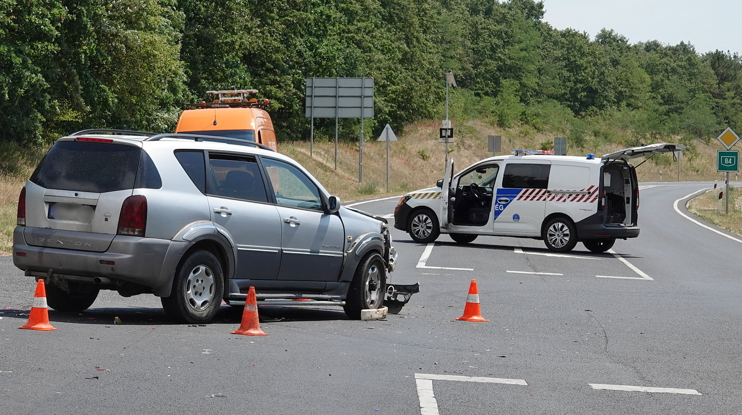 Skoda elé hajtott egy SsangYong a 84-esen, Sárvárnál - ketten megsérültek