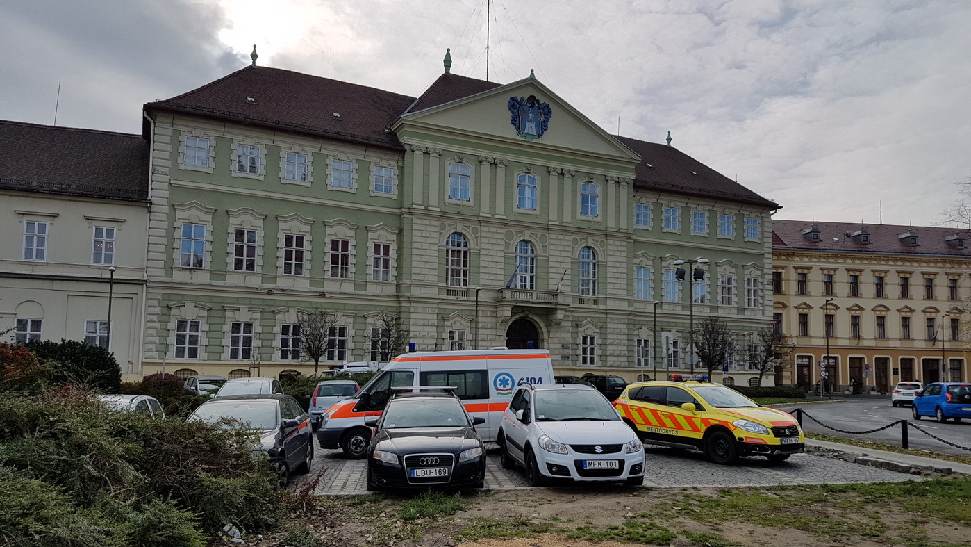 Szúrós szag miat ürítették ki az NYME egyik épületét Szombathelyen