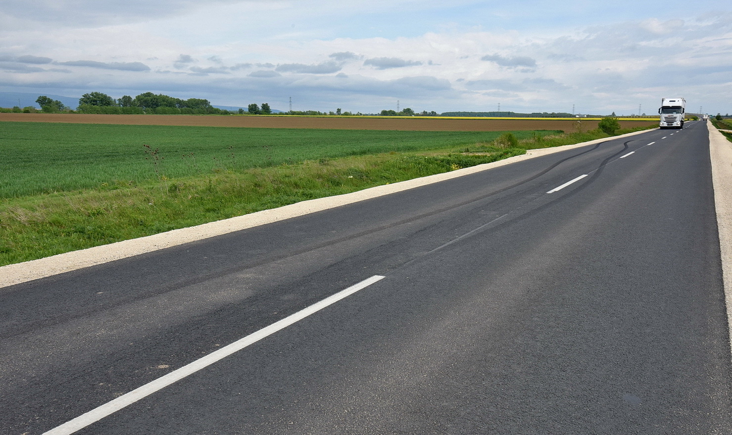 Nyom az aszfalton Vép közelében