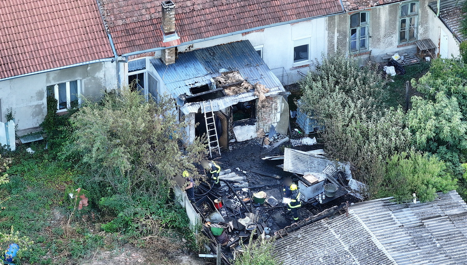 Három gázpalack is felrobbant egy büki sorház melléképületében