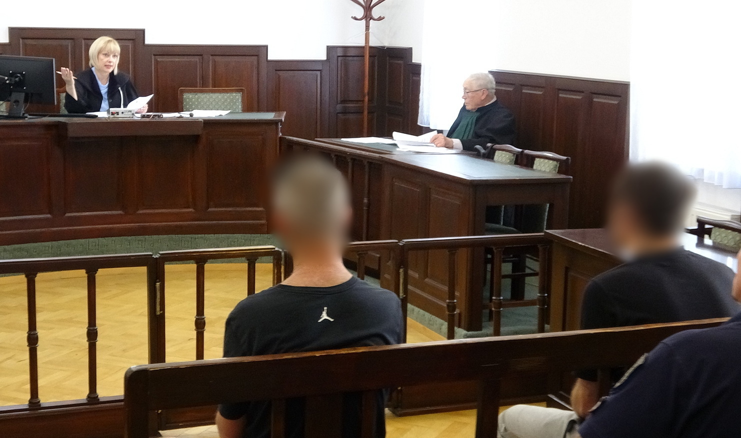 Mindkét vádlott elismerte a bűnösségét a szombathelyi Paragvári utcai üzletnél elkövetett veréssel kapcsolatban