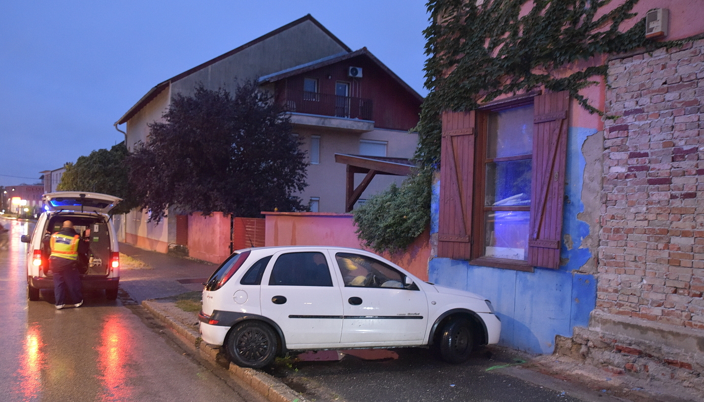 Járdára sodródott egy Opel Szombathelyen, a Körmendi úton