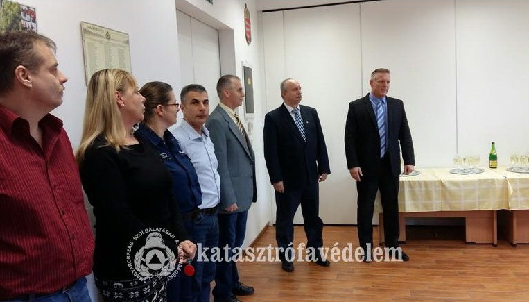 v végi koccintás a katasztrófavédelemnél