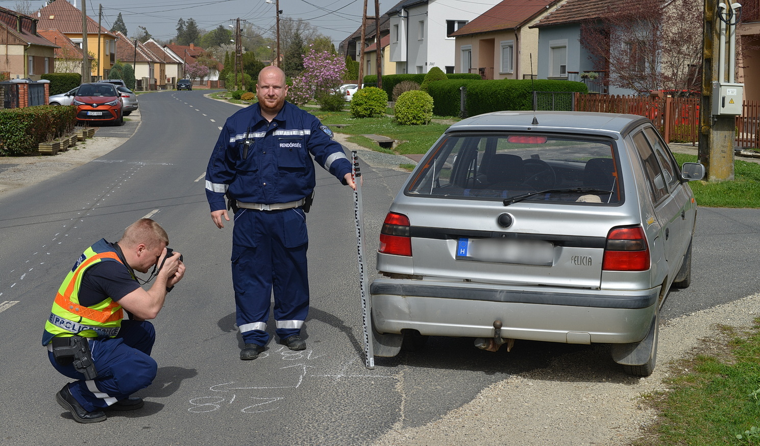 Érkező Suzuki motor elé kanyarodott egy Skoda Gencsapátiban