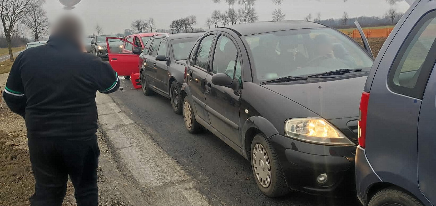 Daihatsu tolta össze a sort a 86-os főúton, Balogunyom és Petőfi-telep között Fotó: Olvasó