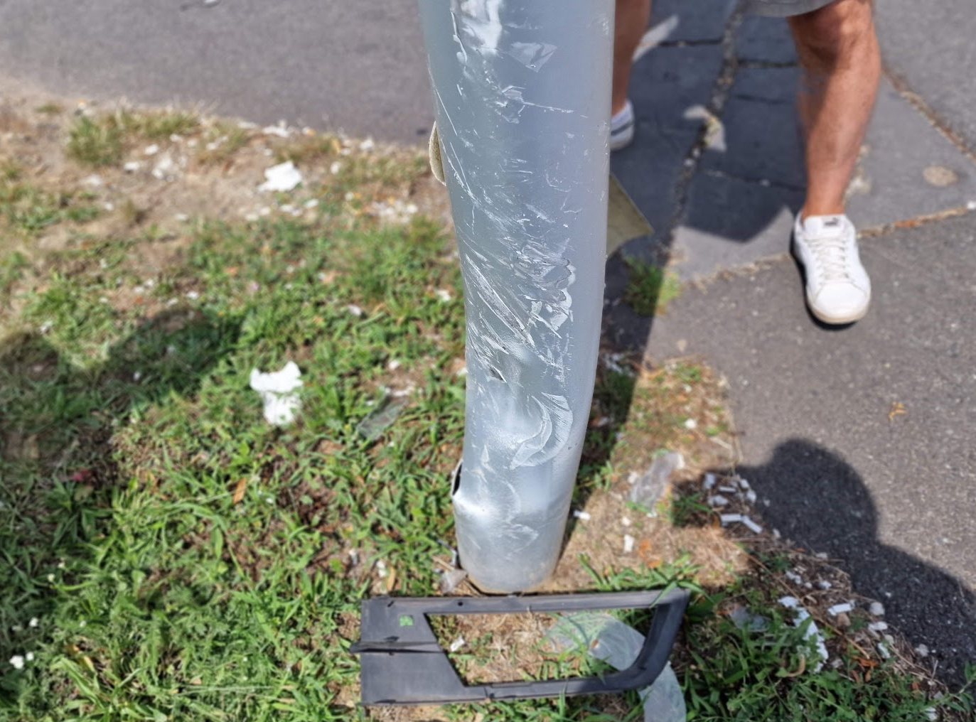 Jelzőlámpa oszlopának hajtott egy Skoda Szombathelyen