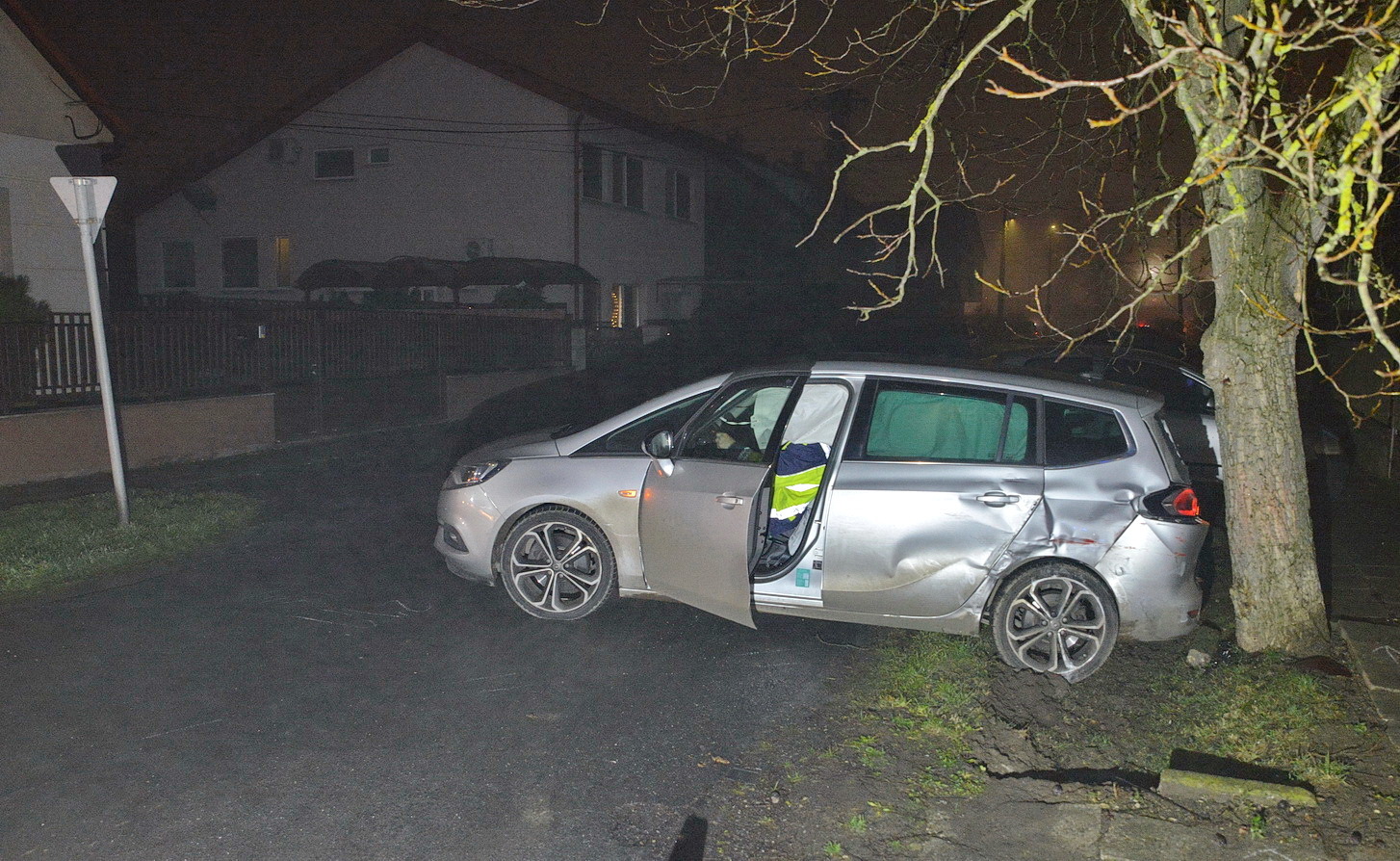 Mercedes autóbusz elé hajtott egy Opel Szombathelyen