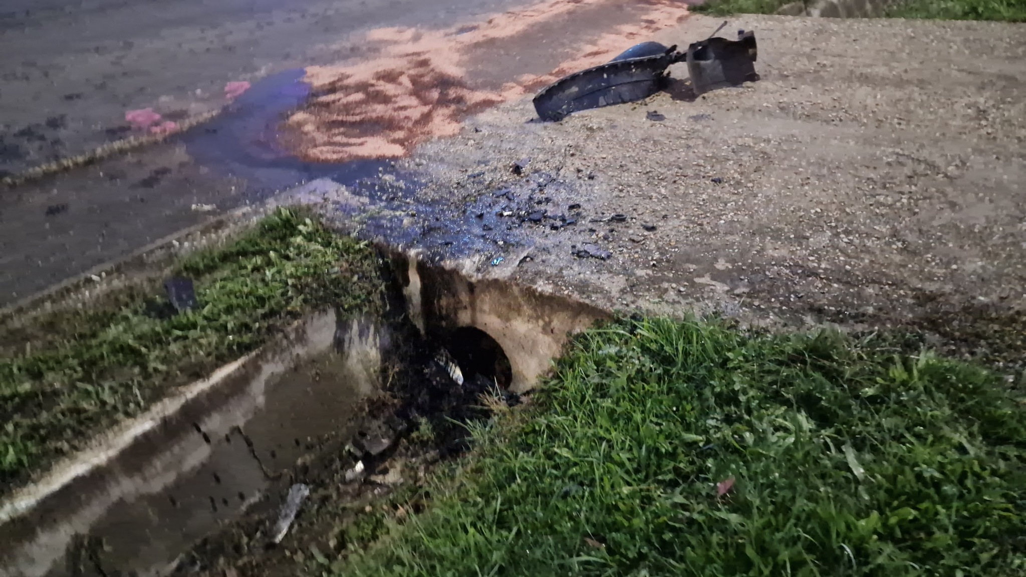 Betonáteresz állította meg a Volkswagent Sé településen