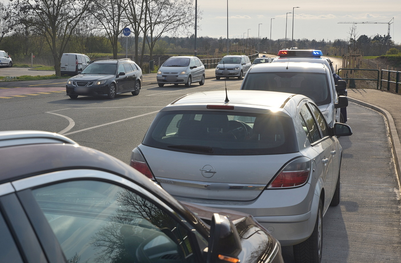 Megrángatta az Opel vezetőjét a kocsinak koccanó Audi vezetője Szombathelyen, majd elhajtott
