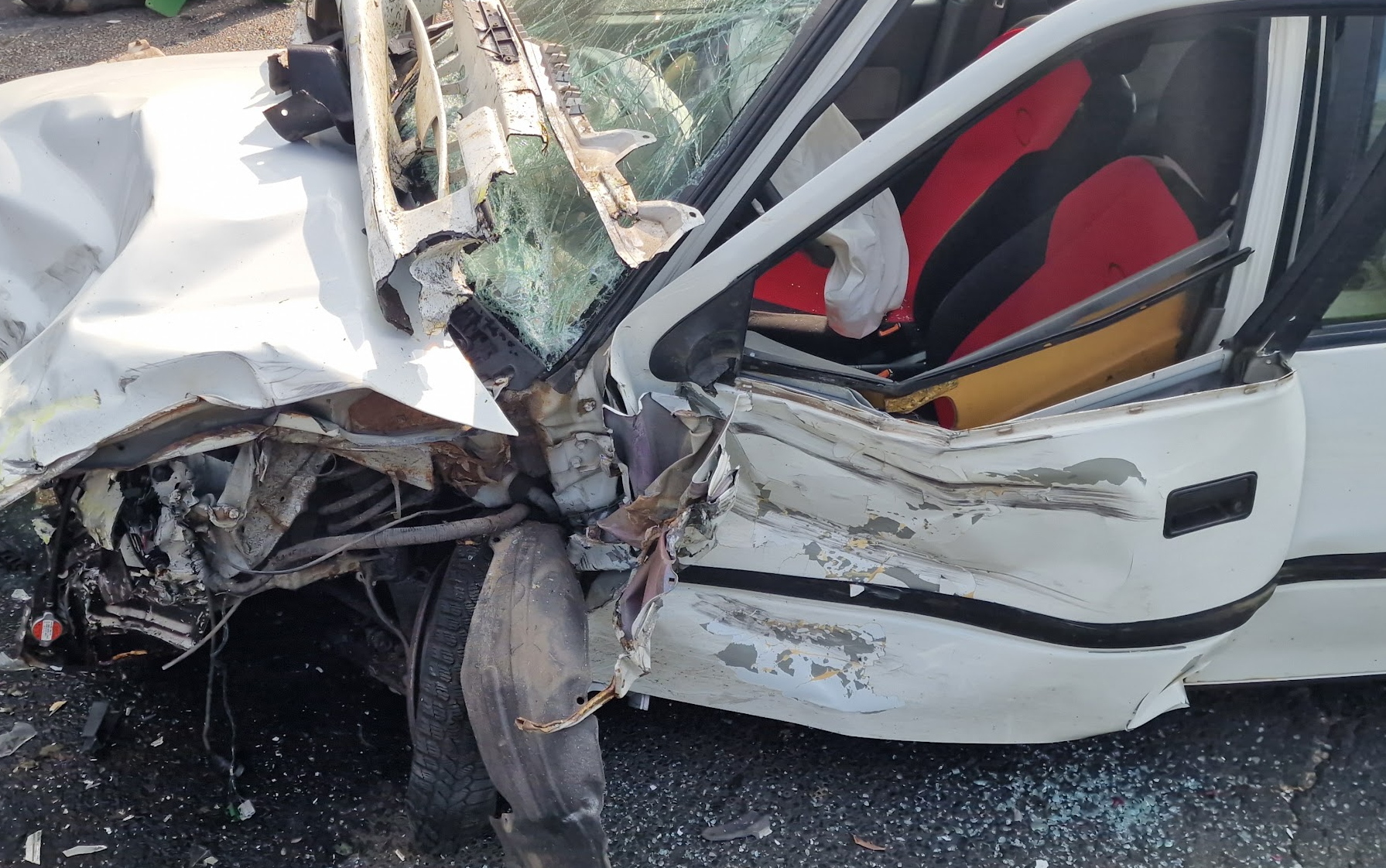 A John Deere vezetője mentette a helyzetet - Suzuki hajtott elé a 84-es főúton, Káld közelében