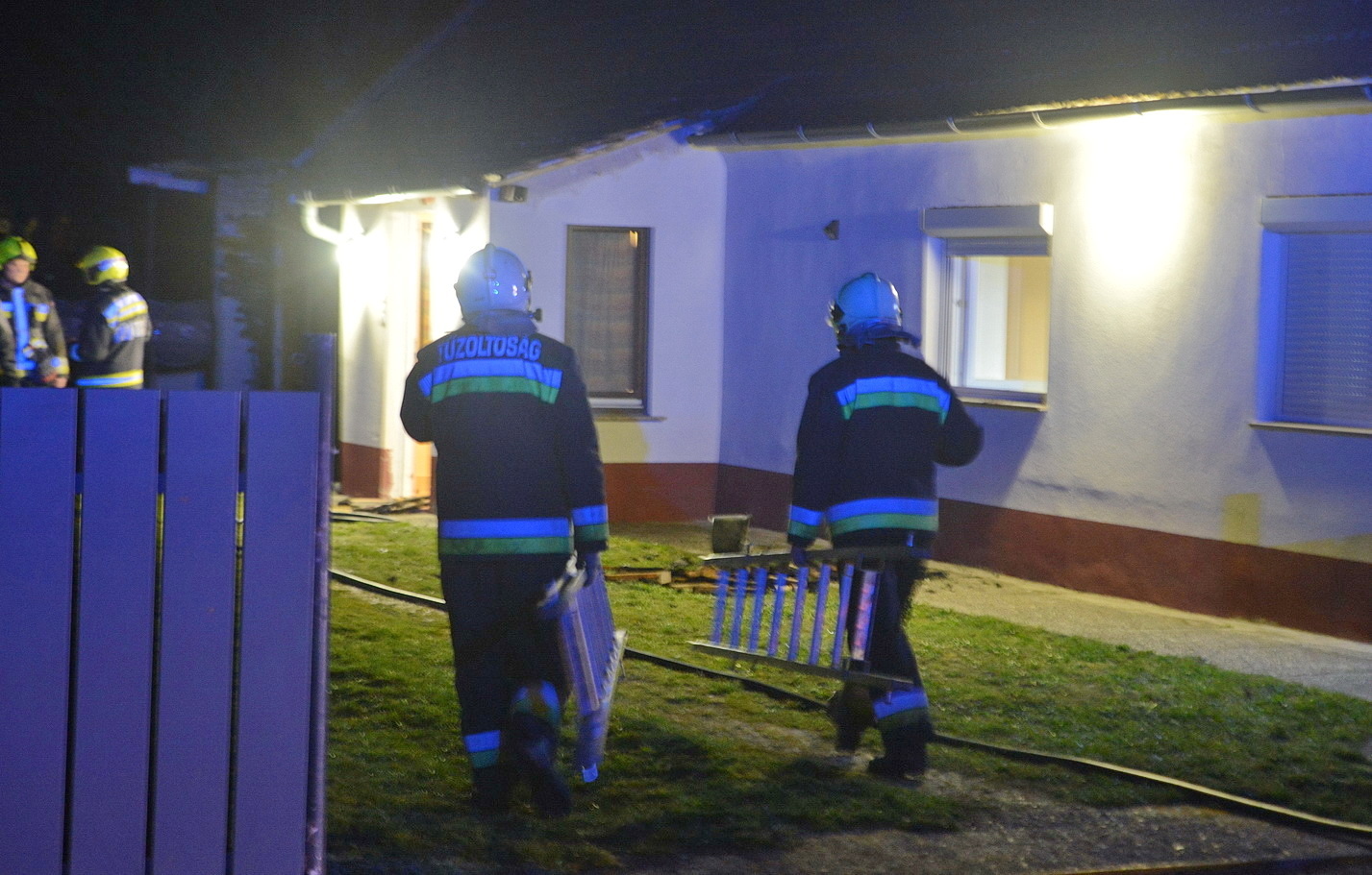 Kandalló mellett kapott lángra a tűzifa Kemenessömjénben