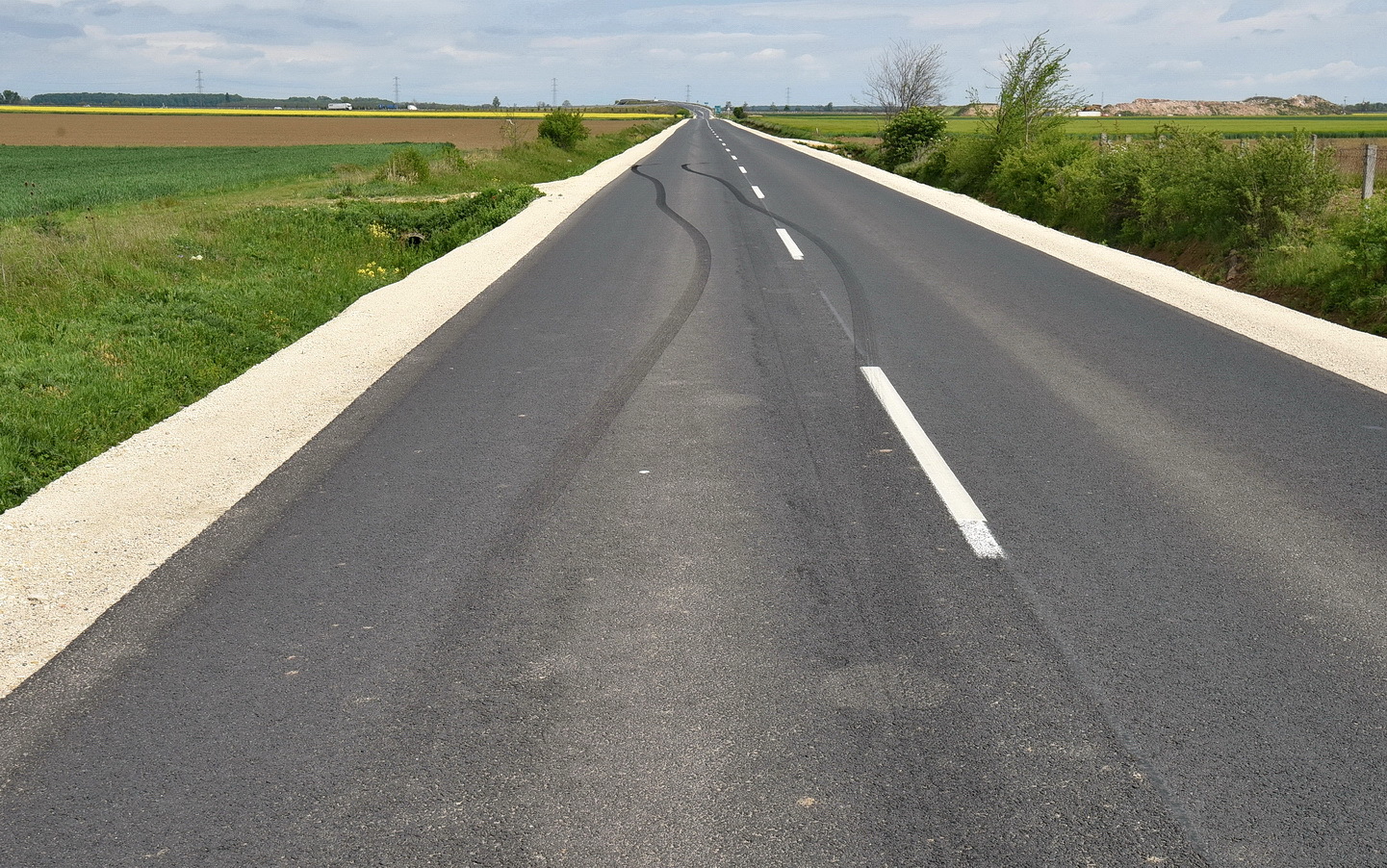 52 méteres nyom az aszfalton, de vajon hogyan keletkezett?