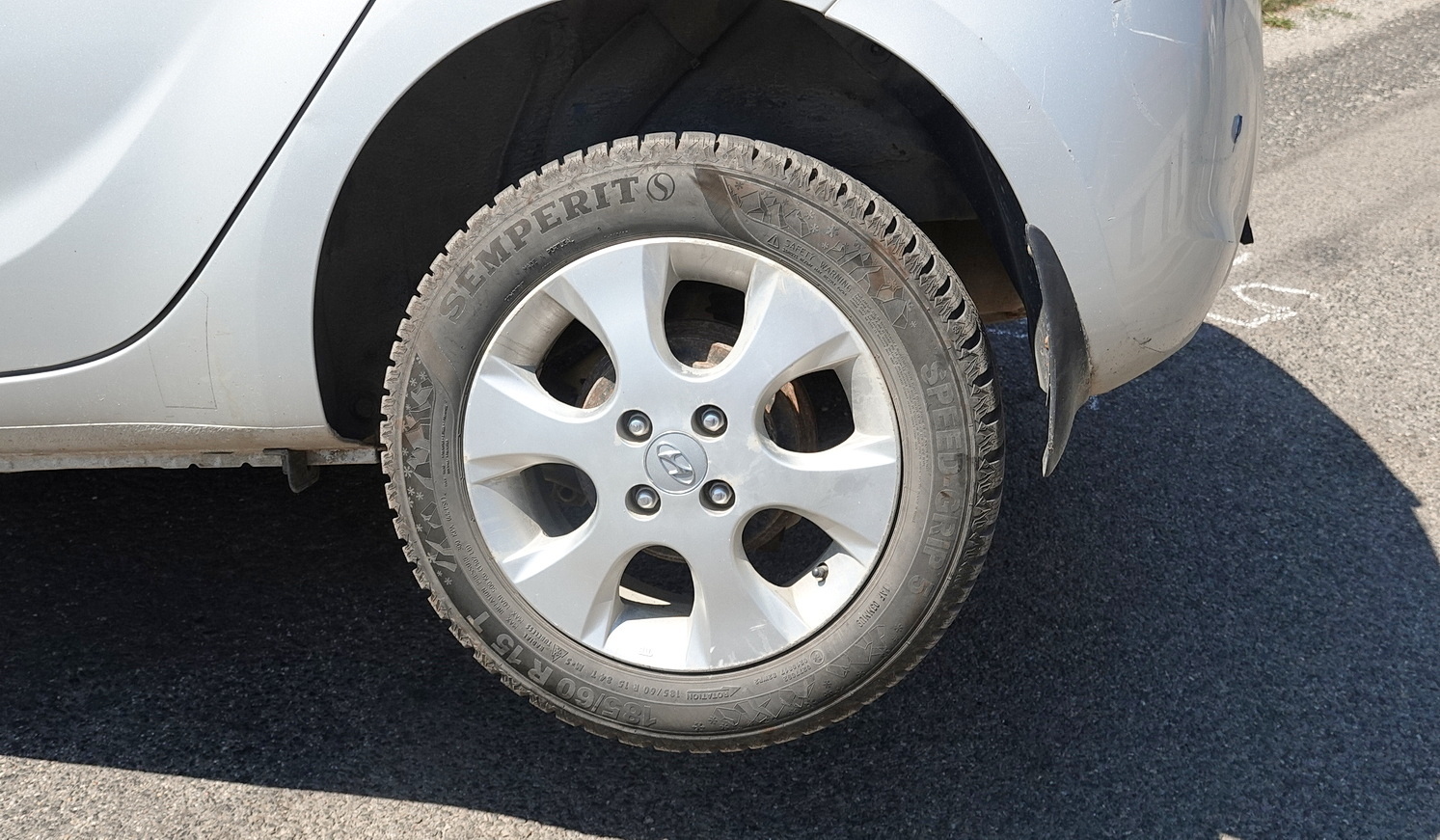 Árokba csapódott egy Hyundai Lukácsházán - zavartan viselkedett a sofőr