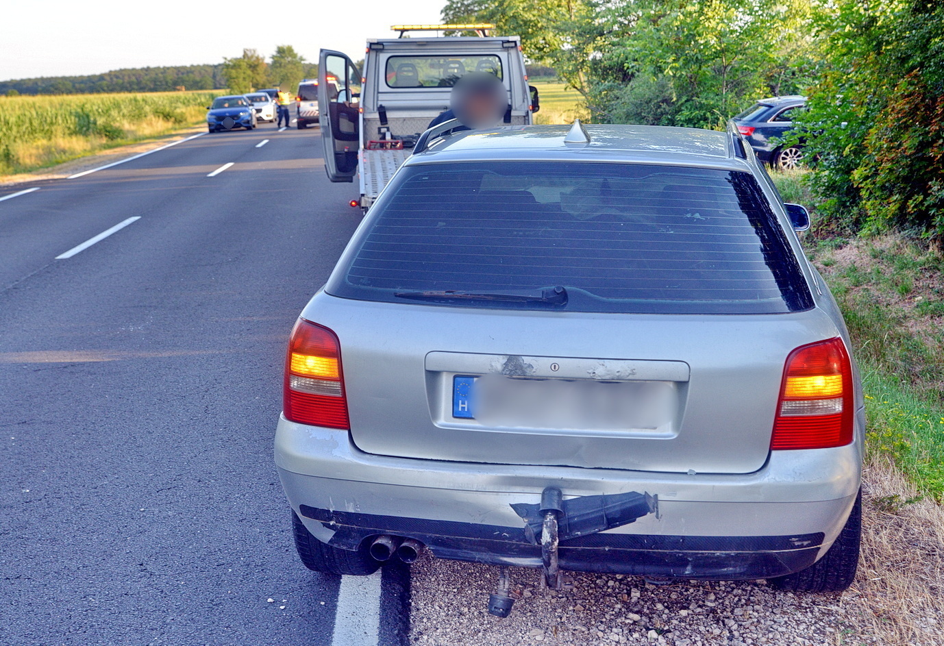 Szabálytalanul előző jármű miatt fékezőknek ütközött egy VW a 86-oson, Egyházasrádócnál