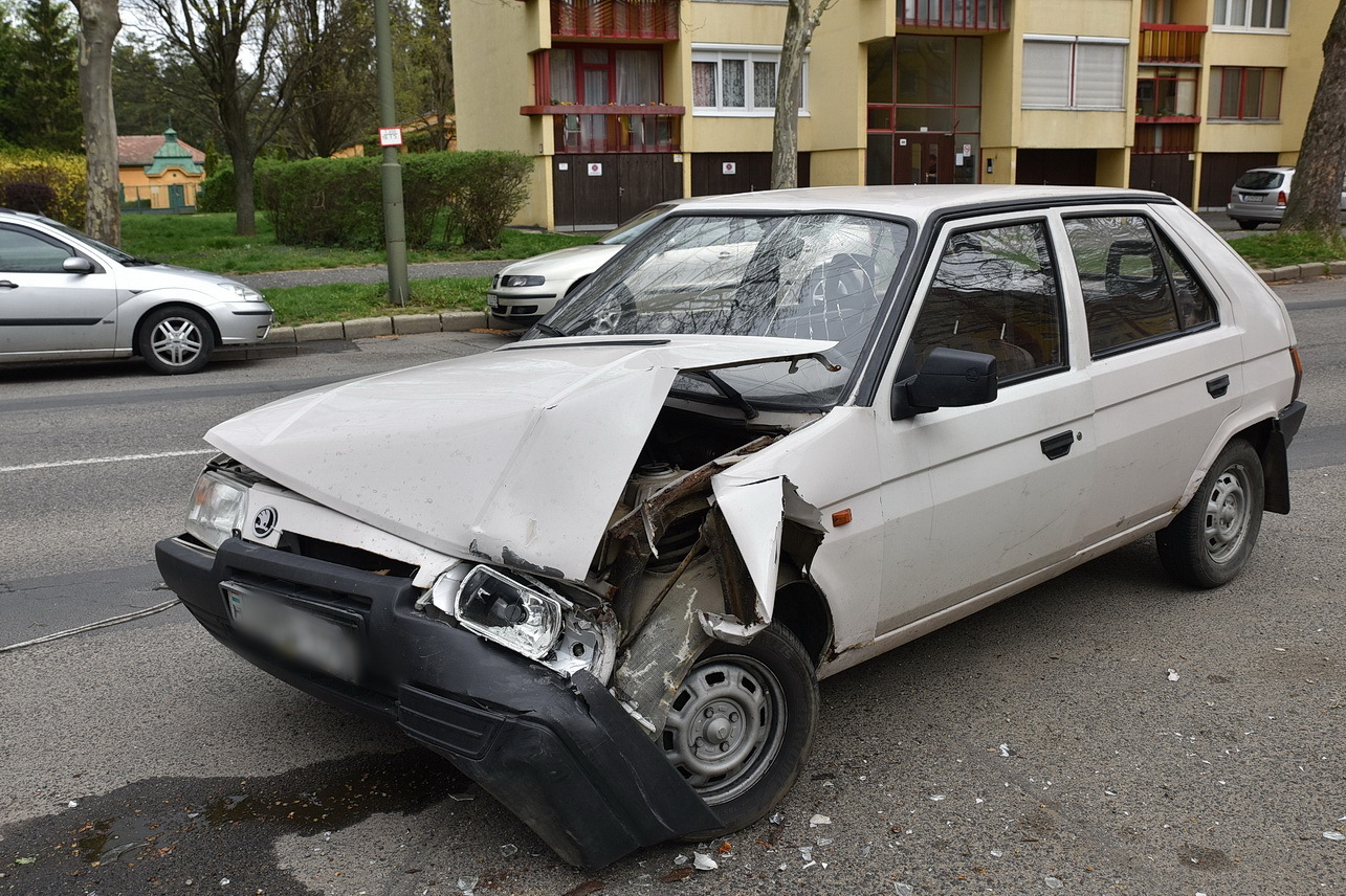 Elszakadt vontatókötél miatt történt baleset Szombathelyen