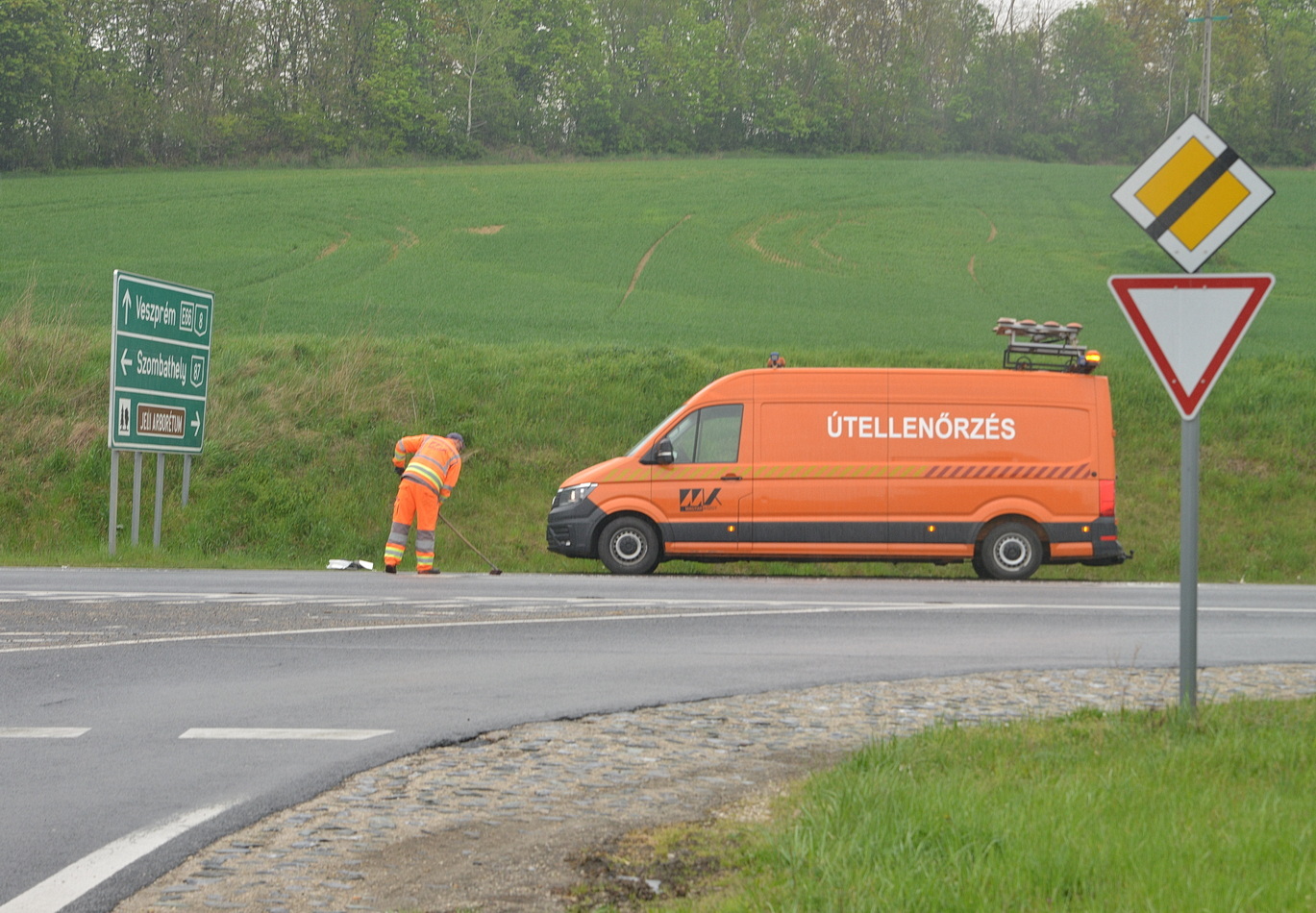 Baleset a 8-as és 87-es főút kereszteződésében