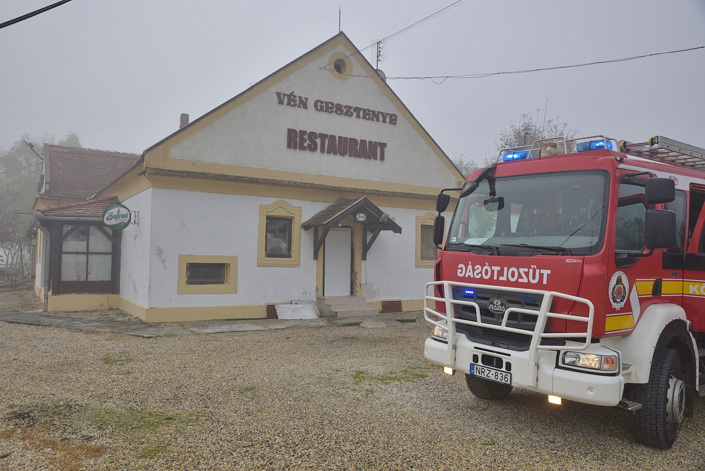 Tűz a Vén Gesztenye étteremben Rábahídvégnél - munkába érkező dolgozó észlelte a lángokat